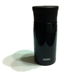 THERMOSの真空断熱ケータイマグ